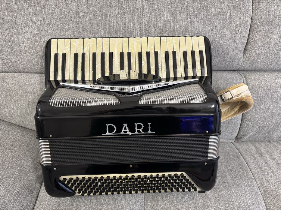 Acordeon italian DARI Universal cu 120 de basi