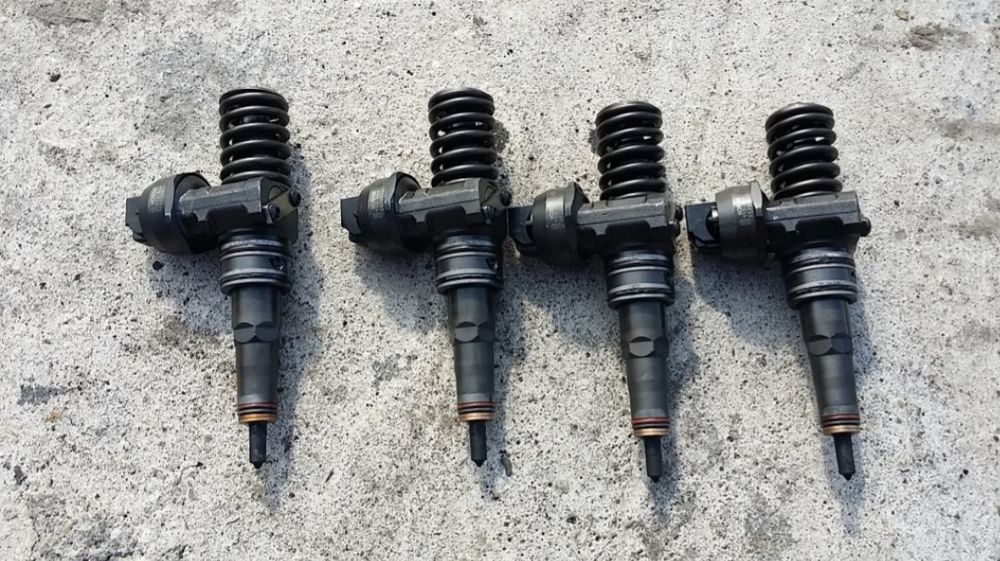 Injectoare pentru motor 1,9 bkc,bxe  ,alternator ,electromotor ..