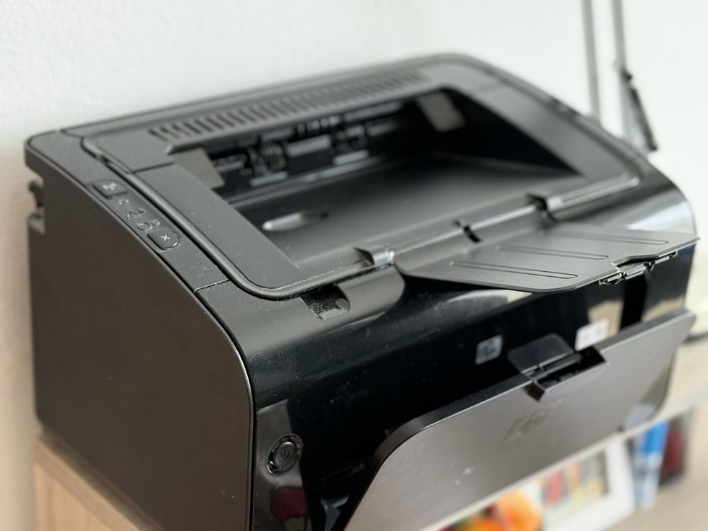 HP LaserJet P1102w – лазерен принтер с Wi-Fi
