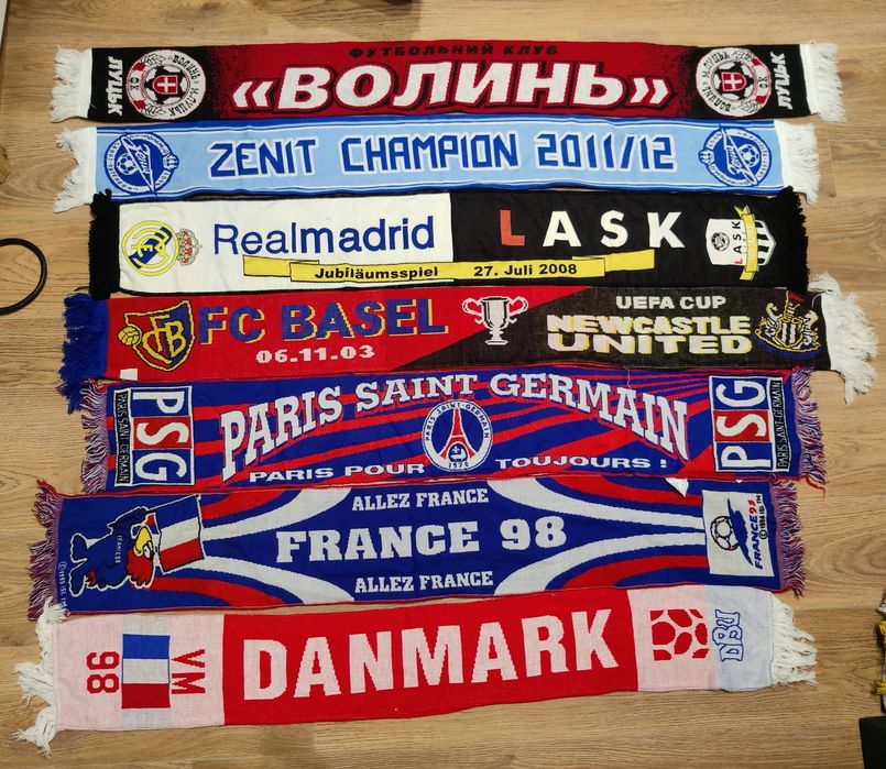 Колекция футболни шалове