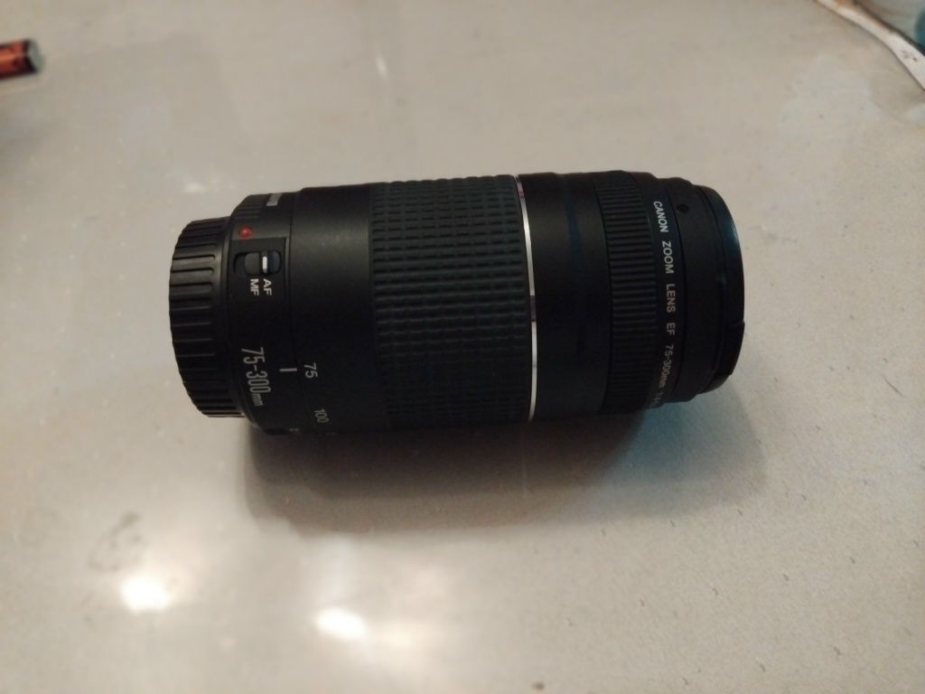 Обектив  Canon  ef75-300mm