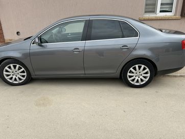 Продавам VW JETTA