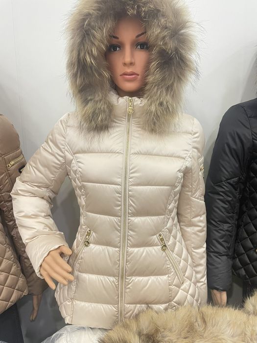Зимно яке с естествен пух на качулката