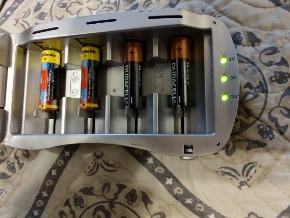 Încărcător GP acumulatori AA/AAA/C/D/9V