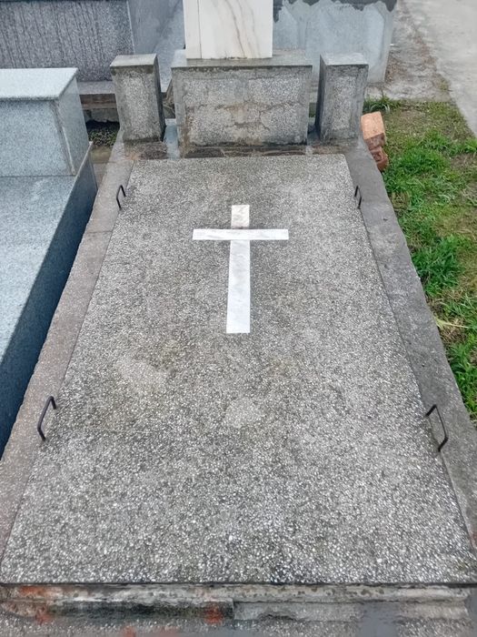 Loc de veci etajat 2 spatii Cimitirul Roboaica