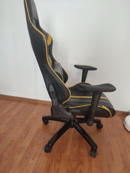 Scaun de gaming.