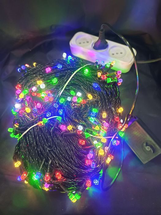 Гирлянды всех типов в продаже.