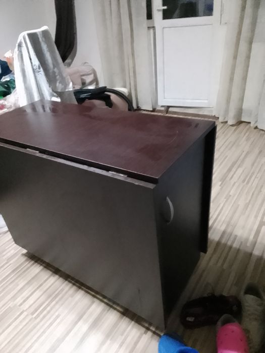 Vând masă extensibilă