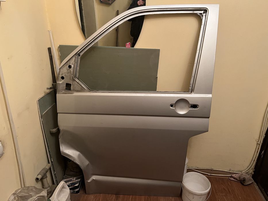 Водительская дверь на Volksvagen T5