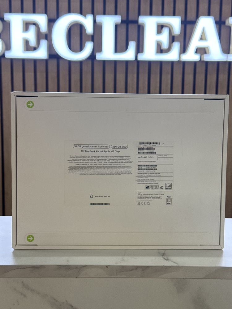MacBook Air / 13inch / M3 / 256GB / 16GB RAM / Sigilat