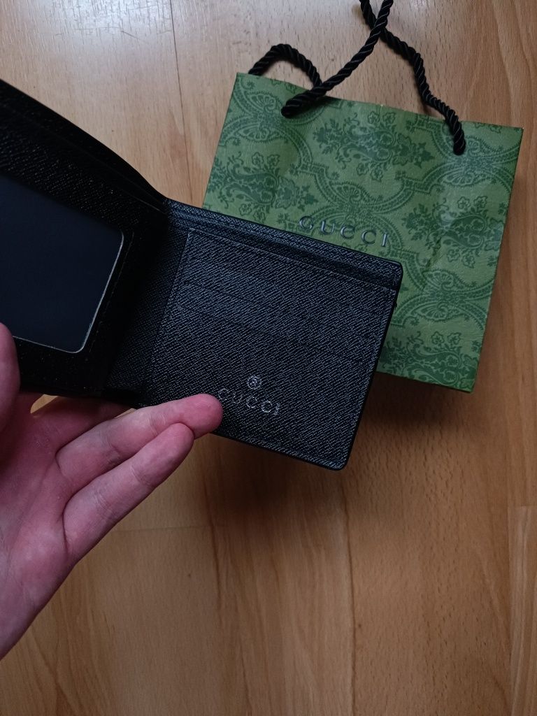 Gucci портфейл..