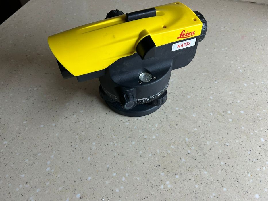 Продам невелир Leica