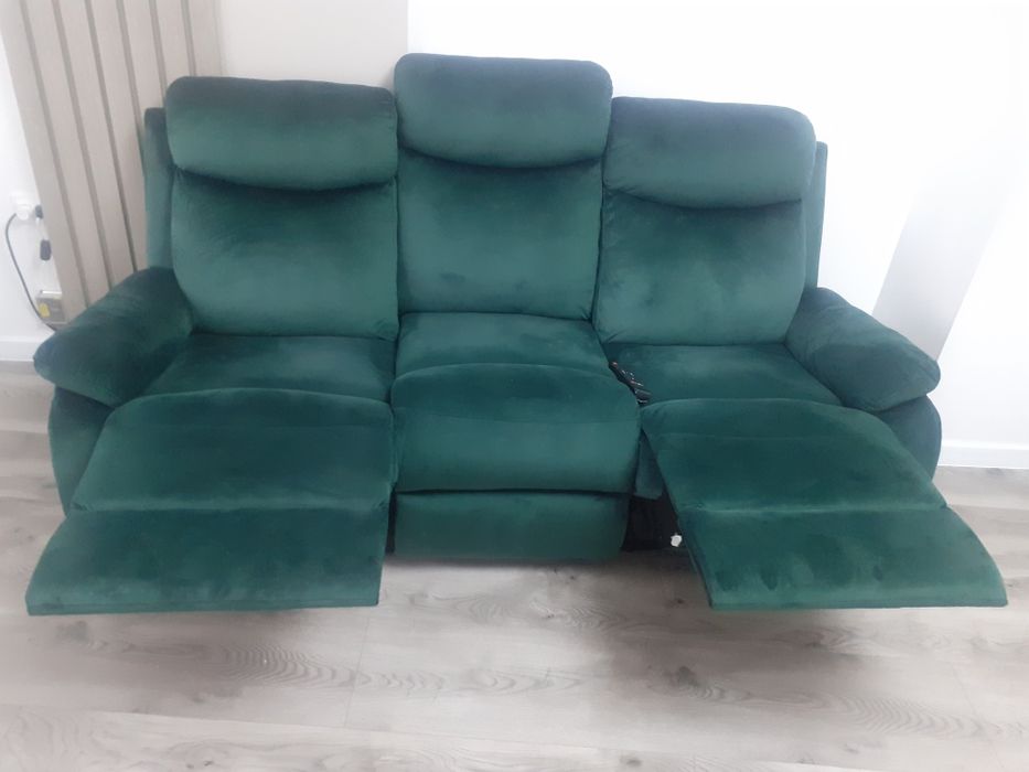 Canapea noua cu măsuță canapeaua se desface pt 2 persoane