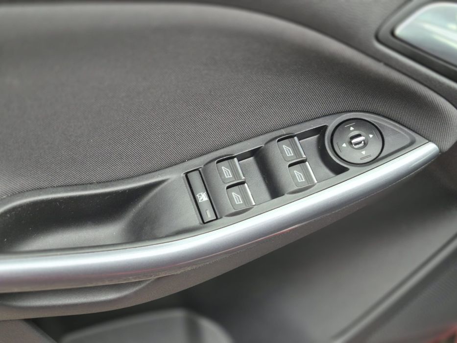 Ford focus benzina 1000 c.c  125 c.p