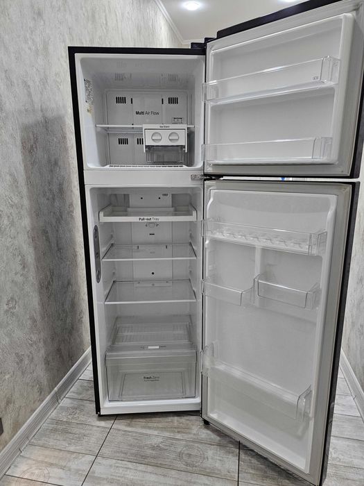 ПРОДАМ LG GN-С272SBCN Инверторный Холодильник. Состояние ОТЛИЧНОЕ