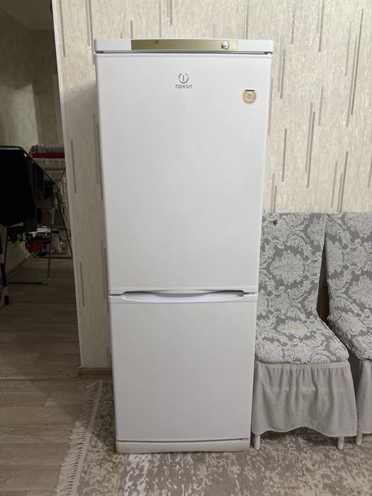 Холодильник Indesit