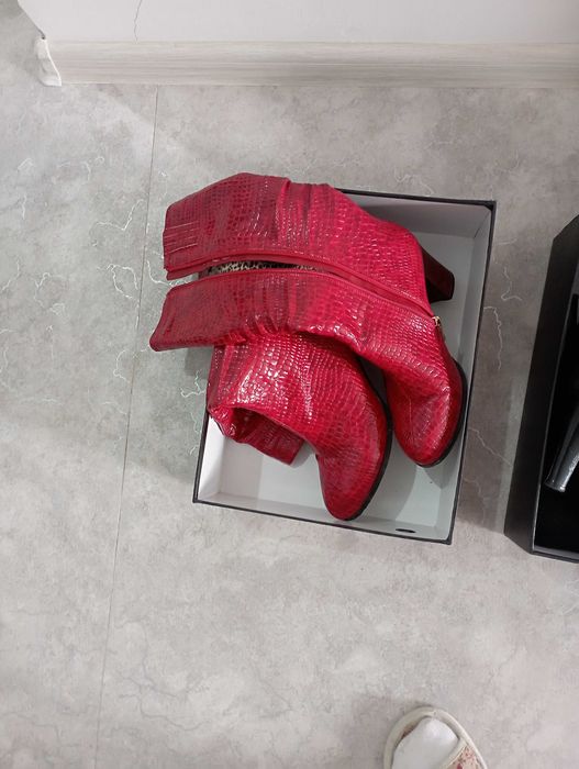 Продам зимнюю и осеннюю обувь размер 36-37