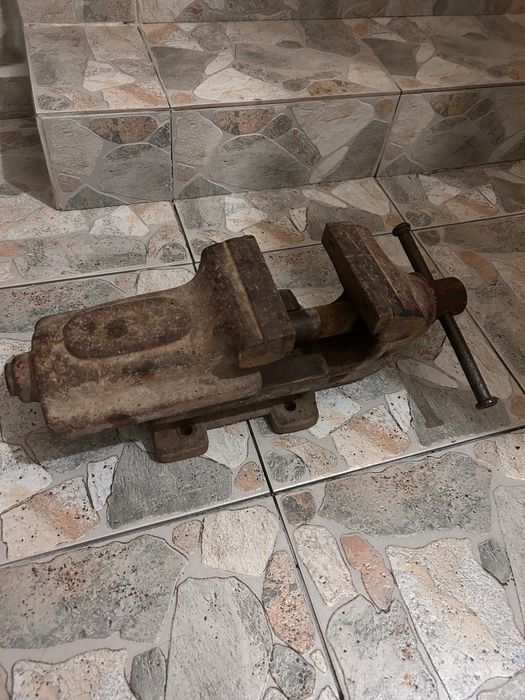 Продавам Менгеме