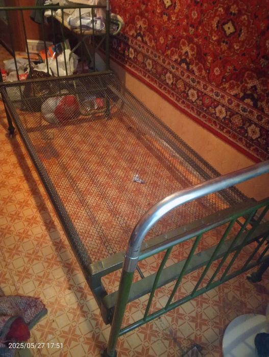 Темир кроват ва эшик дарвоза сотамиз.