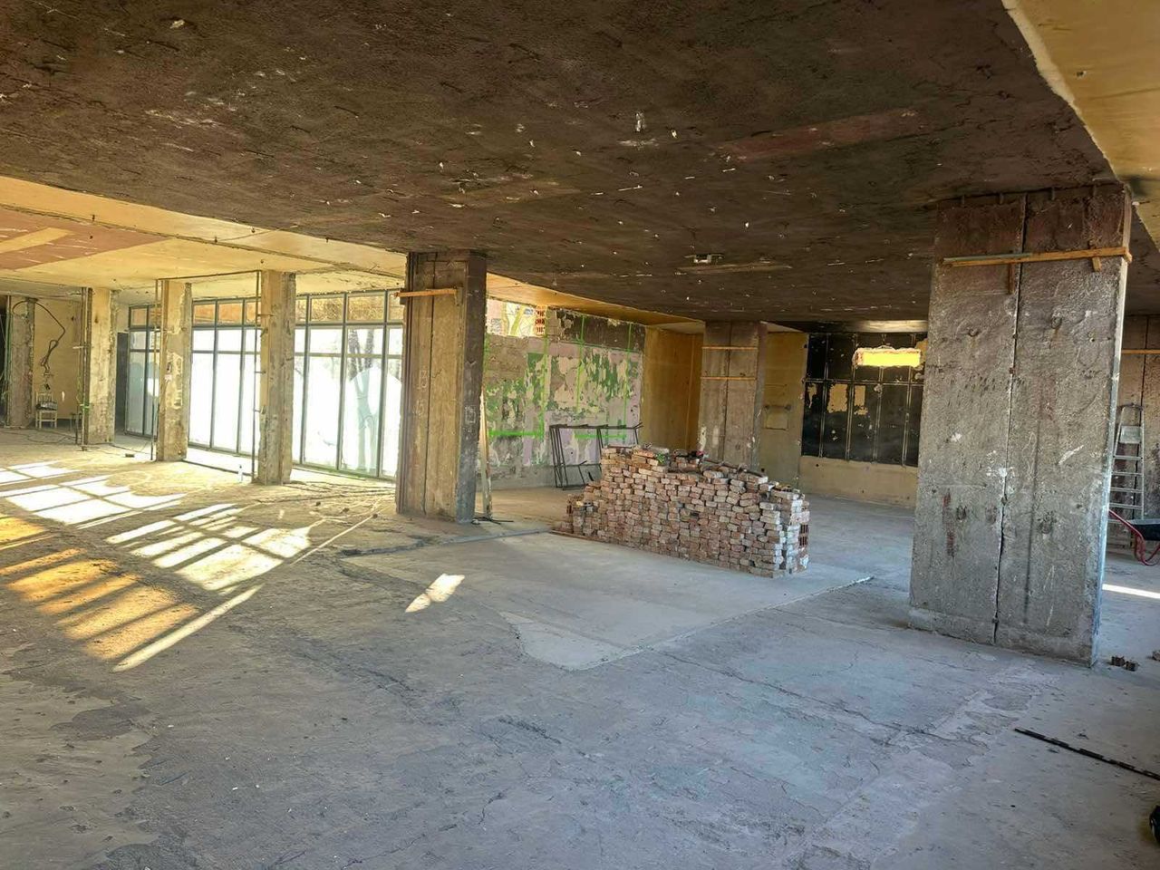 Продава се Магазин в Хасково, Център - 500 кв.м за 700 €/кв.м - Снимка #9