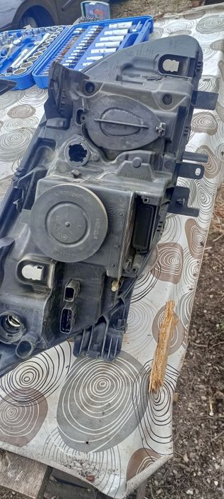 Vând faruri Renault laguna 3