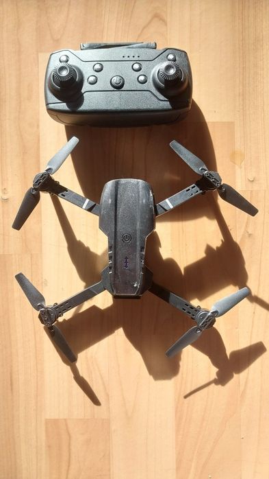 Дрон Е99Рго квадрокоптер с двумя камерами и двумя аккумуляторами!