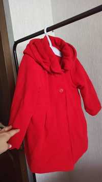 Детское пальто утепленное красного цвета с капюшоном на 3, 4 и 5 лет
к