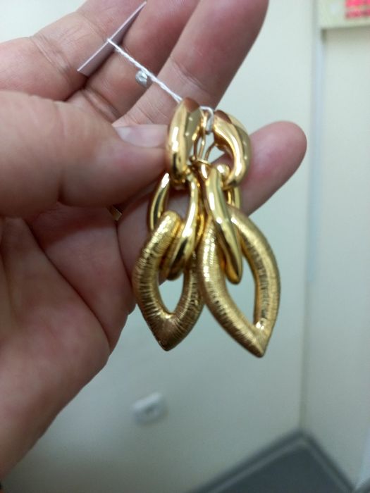 Продам  новые золотые серьги производство Италия 10гр