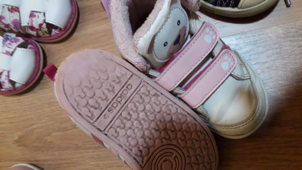 Adidasi imblaniti, copii, marca Adidas, marimea 22
