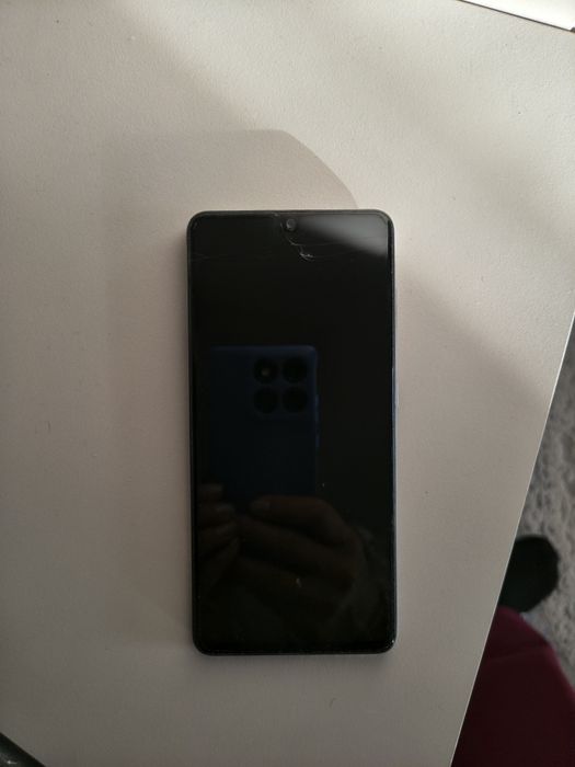 Продам телефон Самсунг А41.