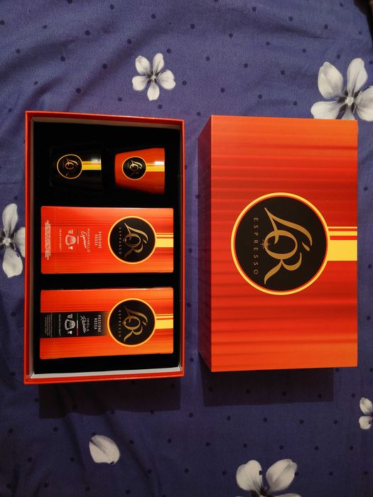 Подаръчен комплект L'or (кафе капсули + 2 чаши)