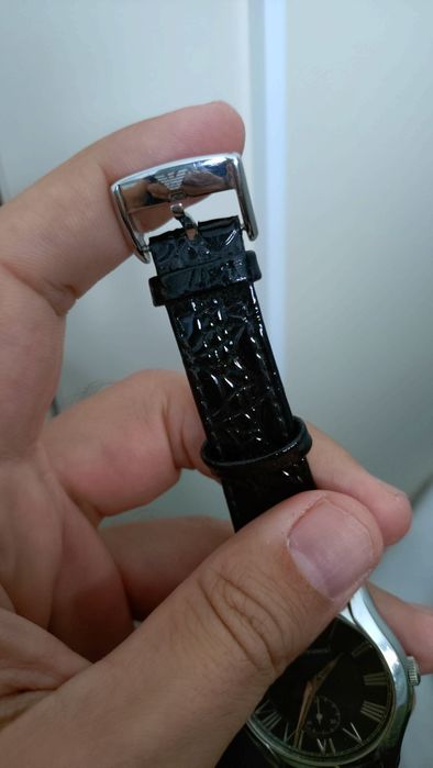 Часовник Armani с австралийска кожена каишка