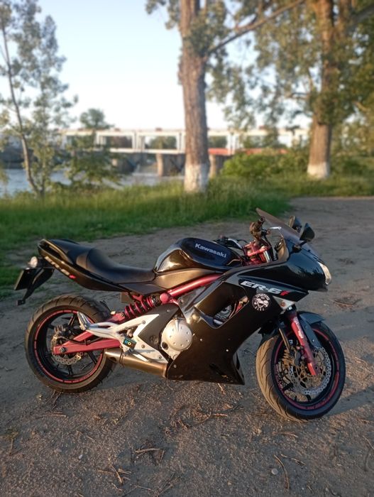 Motocicleta Kawasaki er6f