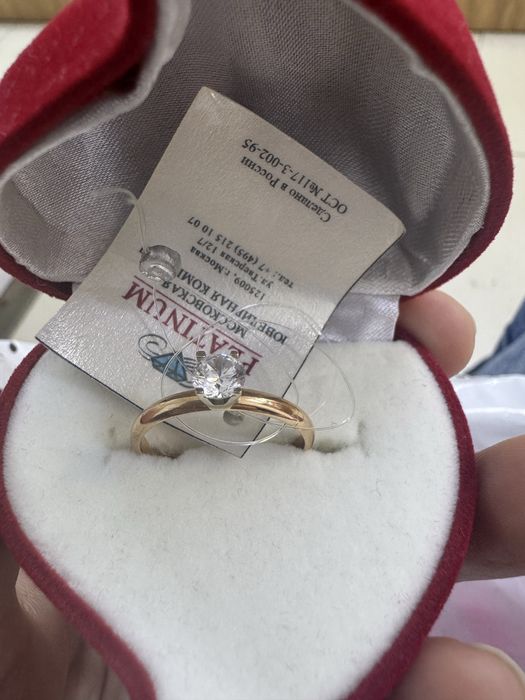 Кольцо золотое. Производство Россия. Вес 0,96. Размер 19.