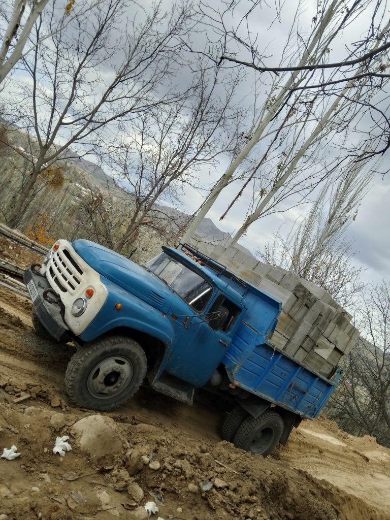 Zil 130 samosval