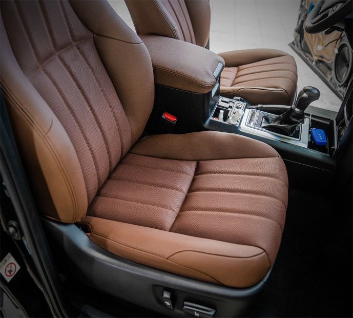 Перетяжка,реставрация,пошив руля исидений,дверных карт