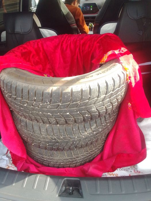 Үш штук зимный шина сатылады новый 60К келісім бар