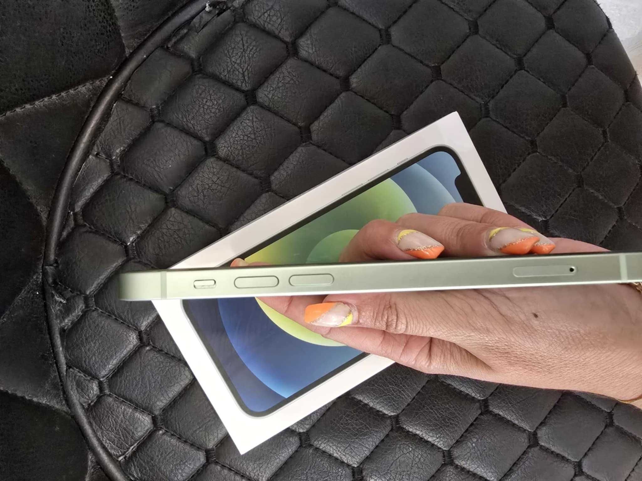 iPhone 12 93%- Като нов!