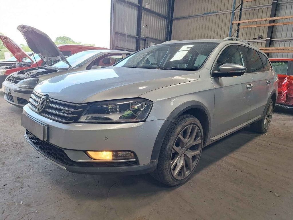 Far dreapta Volkswagen Passat B7 Alltrack 2014 VARIANT 2.0 TDI CFGC