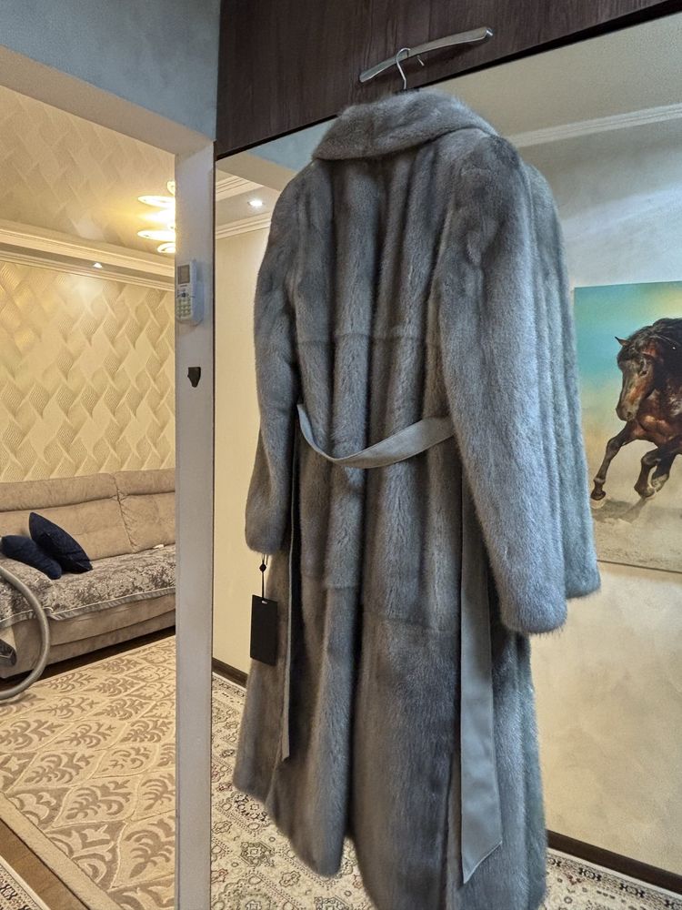 Продаю норковую шубу новую