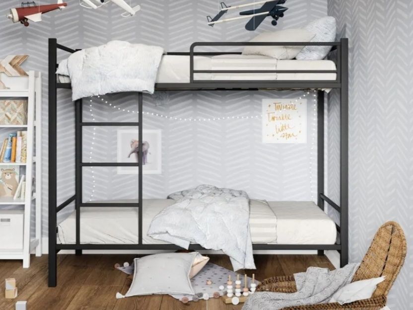 Двухъярусная кровать