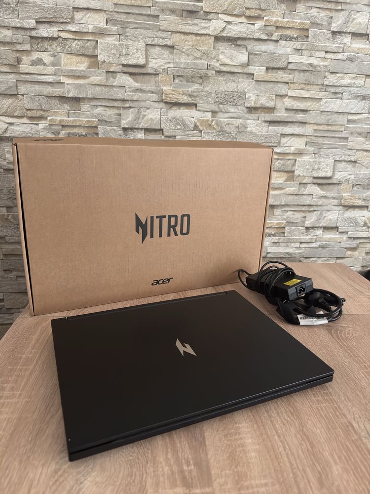 Gaming Лаптоп Acer Nitro V16 165hz