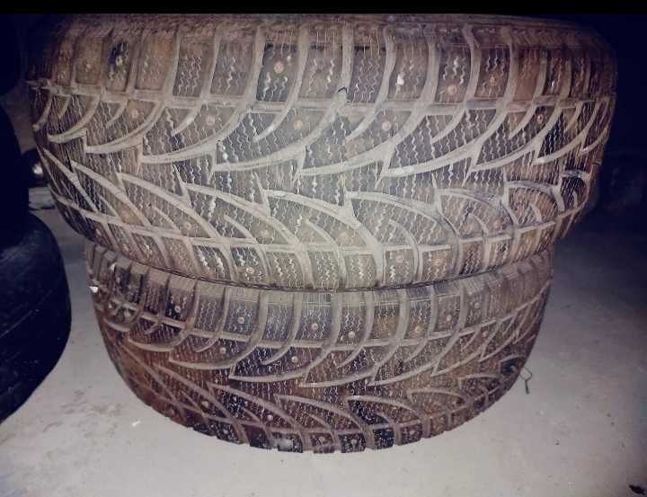 Продам резину шипованную 215/60 R16