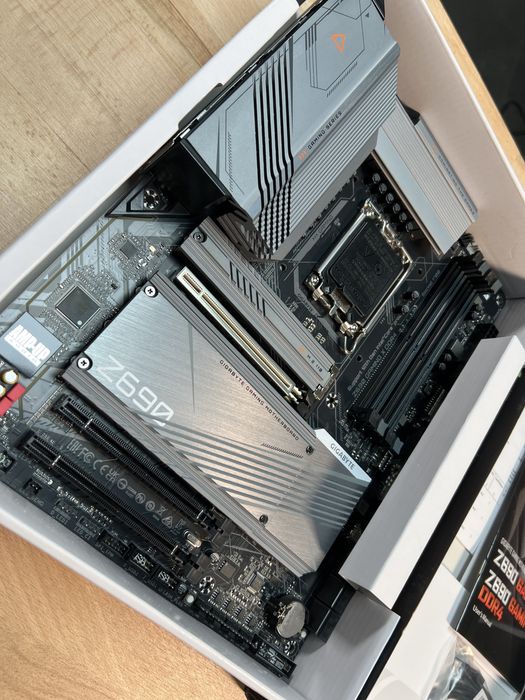 Gigabyte Z690 Gaming X DDR4 – LGA1700 – stare foarte bună