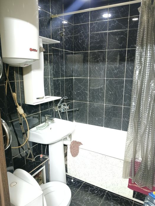 Продам 2 х комн квар. 3 мкр-7 дом- 2   этаж