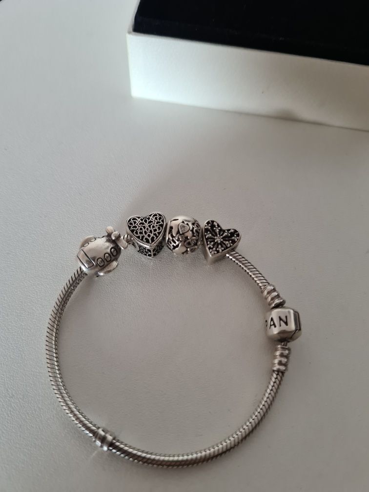 Bratara pandora cu 4 pandantive