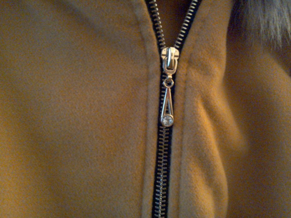 Haină (jachetă) NOUĂ de damă, elegantă, tinerească cu glugă detaşabilă