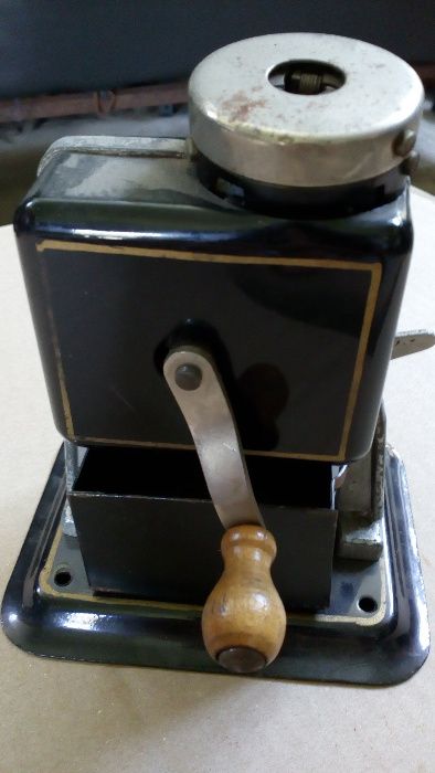 Винтидж/ретро механична острилка за моливи Avanti 1920г.