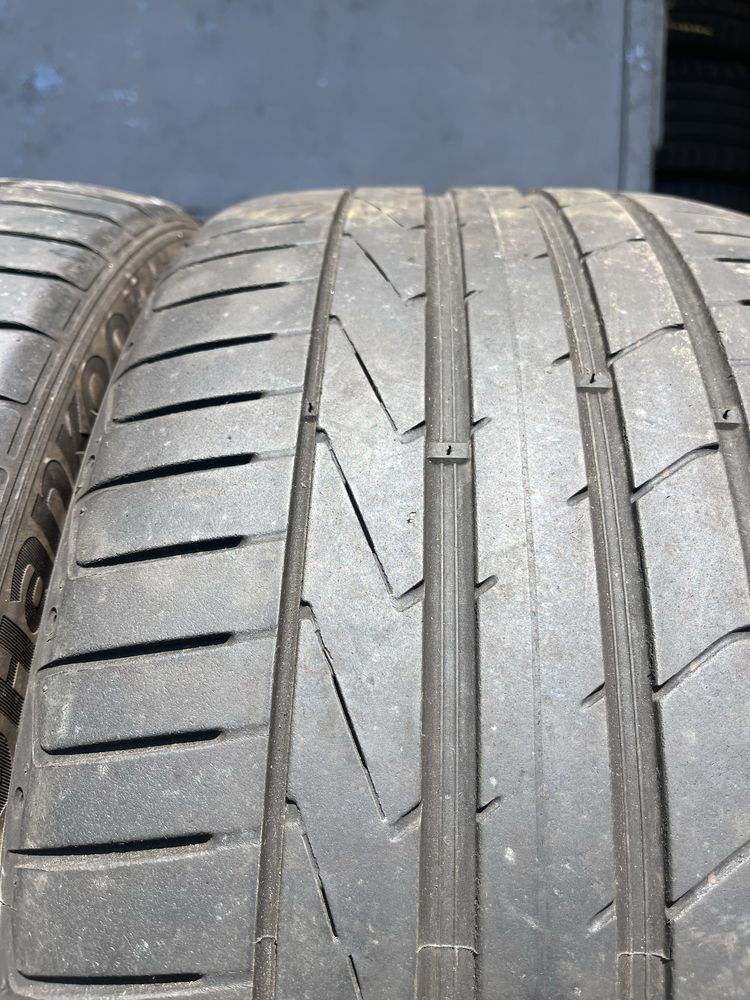 2 бр. летни гуми 245/35/19 Hankook AO DOT 2318 4 mm
