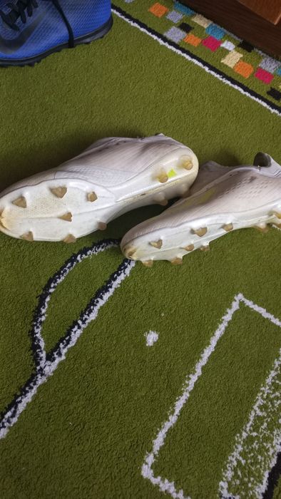 Vînd adidași fotbal pentru sintetic și  pentru  iarbă mărimea 39-40